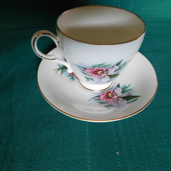 Roslyn pink purple flower cup saucer VGU - Picture 2 of 7
